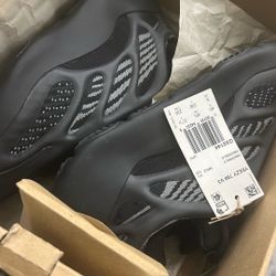 YEEZY 700 V3 DARK GLOW 