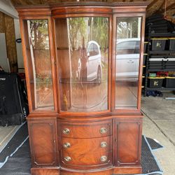 Drexel Heritage Vintage Mahogany Bow Front China Cabinet