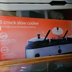 New GE 3 - Crock Slow Cooker All Original Contents 