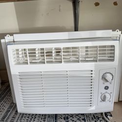 Frigidaire 5,050  BTU Window-Mounted Room Air Conditioner