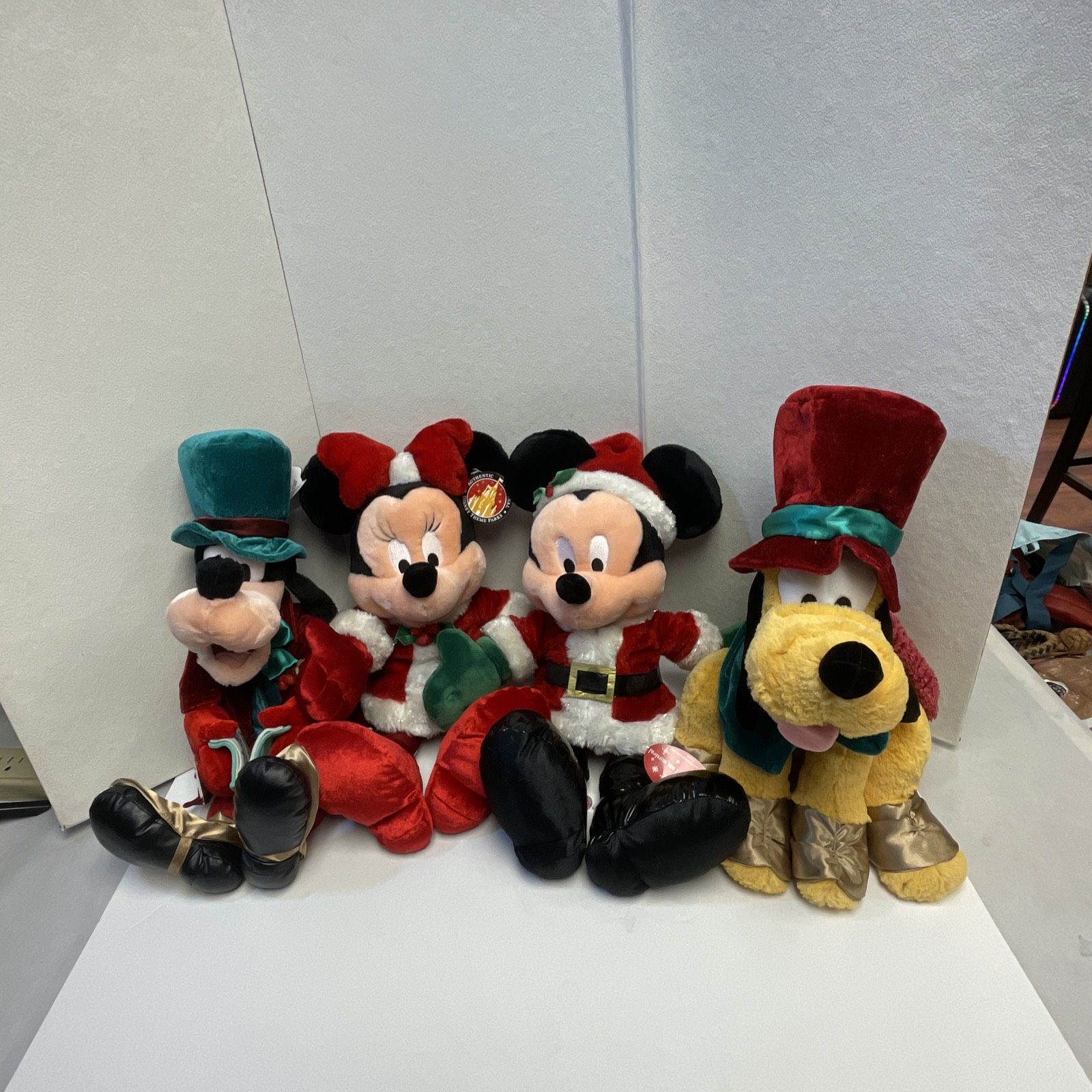 Disney Mickey Minnie Mouse Pluto Goofy Christmas Carol Caroler Plush Lot 19” New