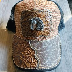 Western Metal Horse Plaque Embroidered Mesh Trucker Baseball Cap