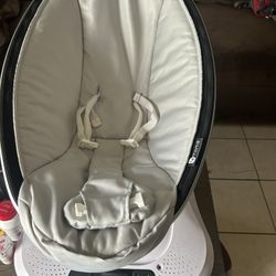 4 Moms Swing 