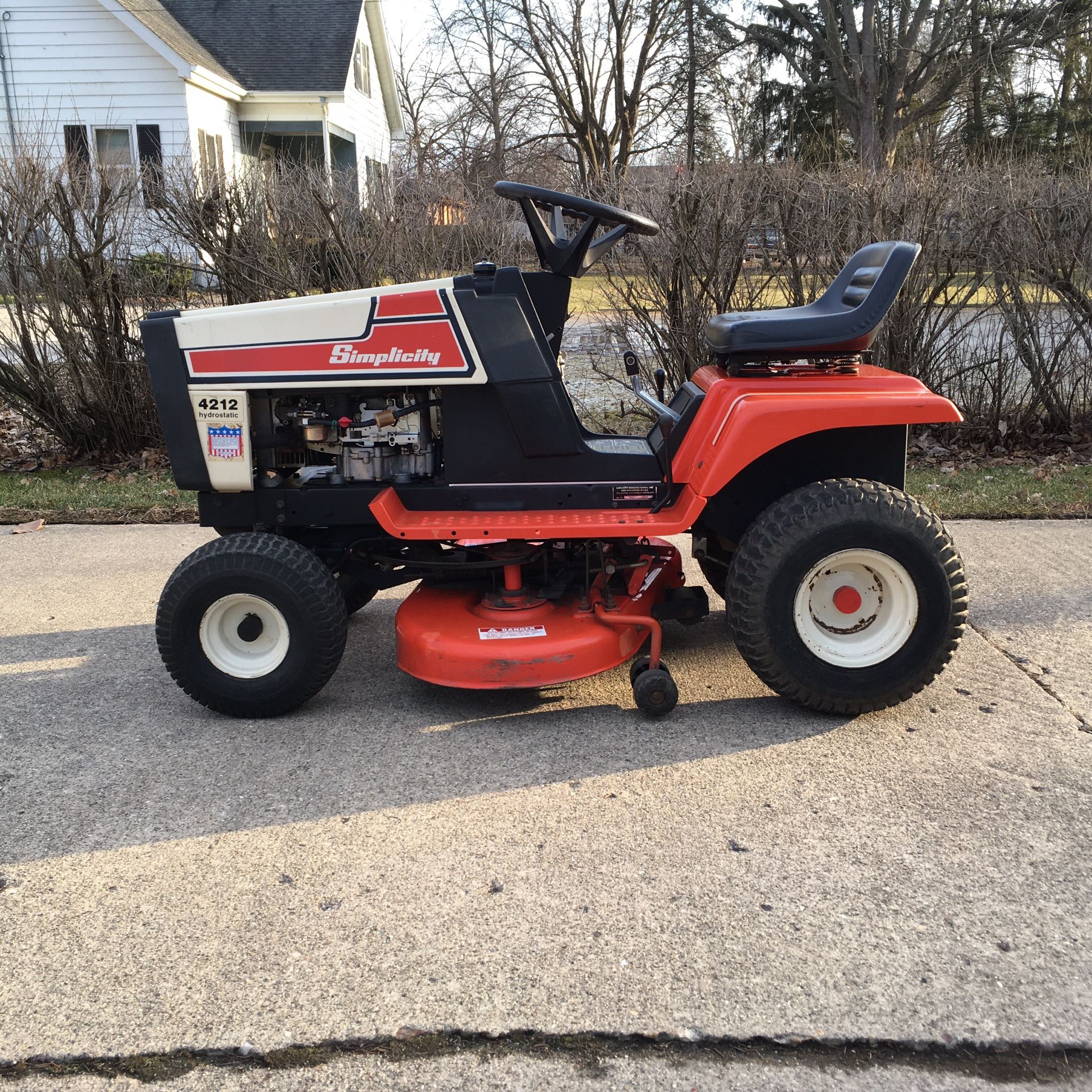 SIMPLICITY 4212 lawn mower in EXCELENT condition for Sale in Ottawa, IL
