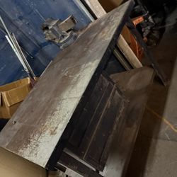 Work Bench With Vise