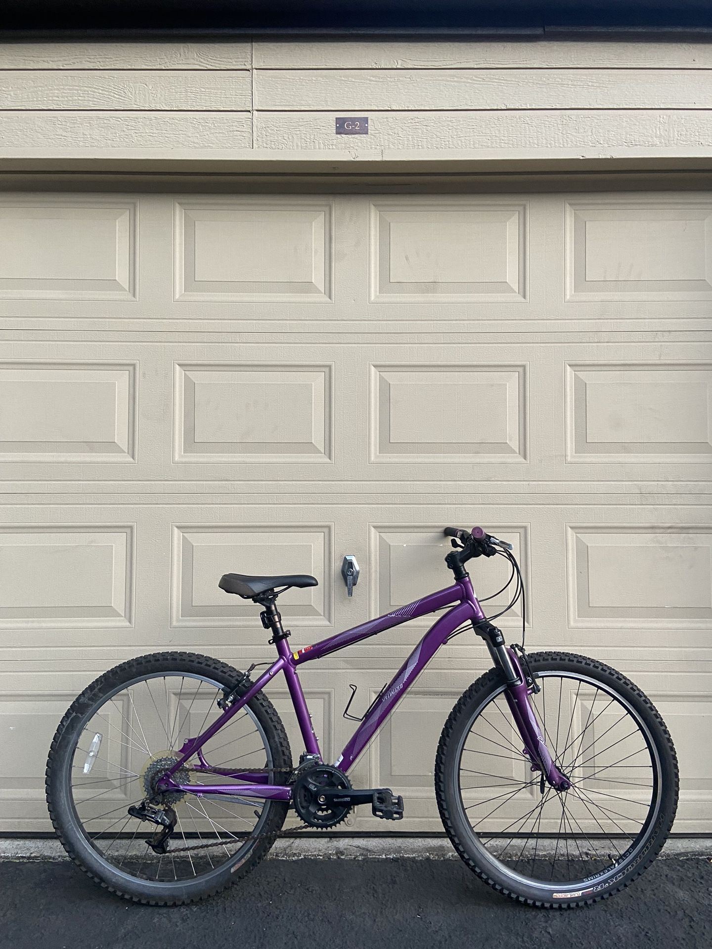 Specialized Myka 17” Hardtail Mountain Bike – 26” Wheels – 21 Speed – Aluminum Women’s Bicycle