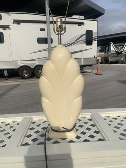 1970s Art Deco Mid-Century White Glass & Lucite Lamp