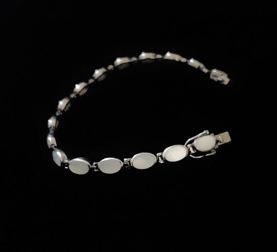 7.5" x 8mm Solid Sterling Silver Mother of Pearl Bracelet. Suarti Thailand, MINT!