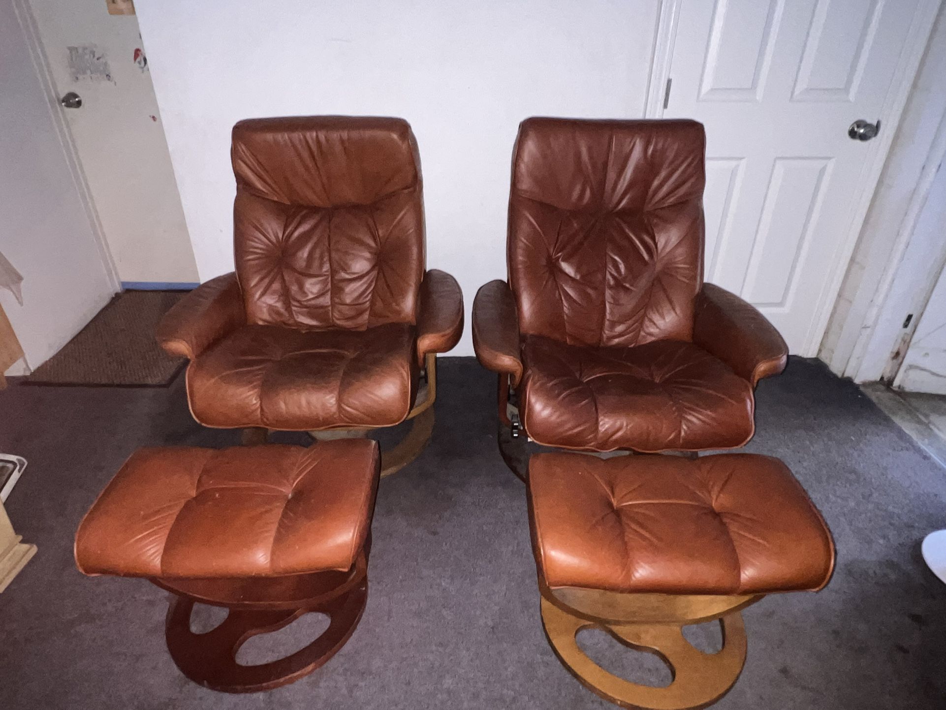 Leather recliner with ottoman- (4 piece Set)