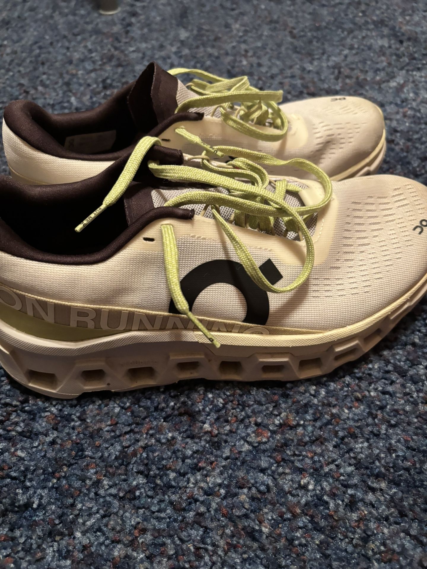 Womens Oncloud Monsters Size 9
