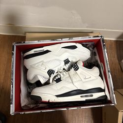 Jordan 4s size 9.5