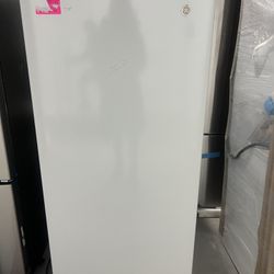 Selling Upright Freezer GE