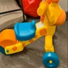 children's toy car
