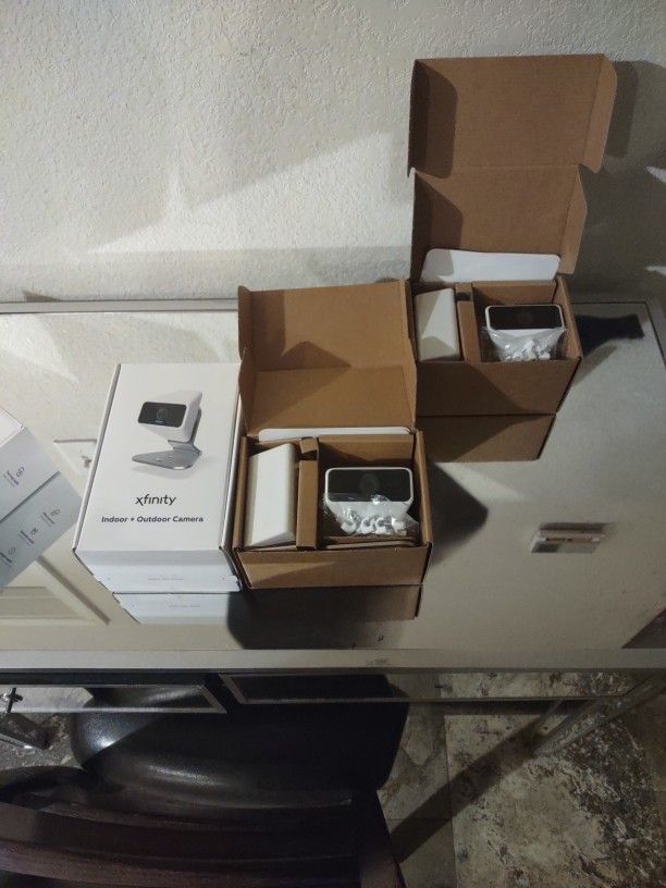 Xfinity Indoor/Outdoor Cameras w/ Power Hubs
