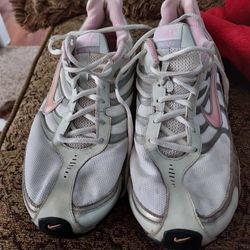 Womens Size 11 NIKE Reax Running Shoes Tennis Shoes Like Newcmake Offer
