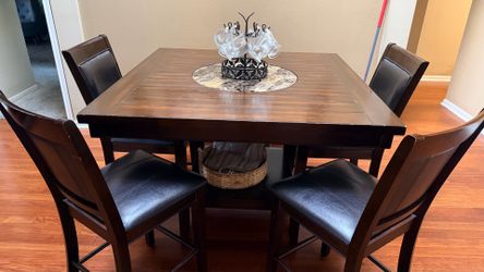 Counter Height Dining Room Set $300