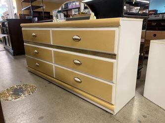 8 Drawer Dresser w/ Vanity Mirror