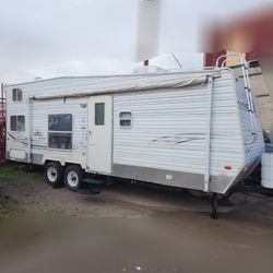 2005 32'ft Self Contained Toy Hauler No Pets