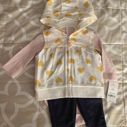 New Baby Girl Carter’s 3 Piece Set Size: 3 Months