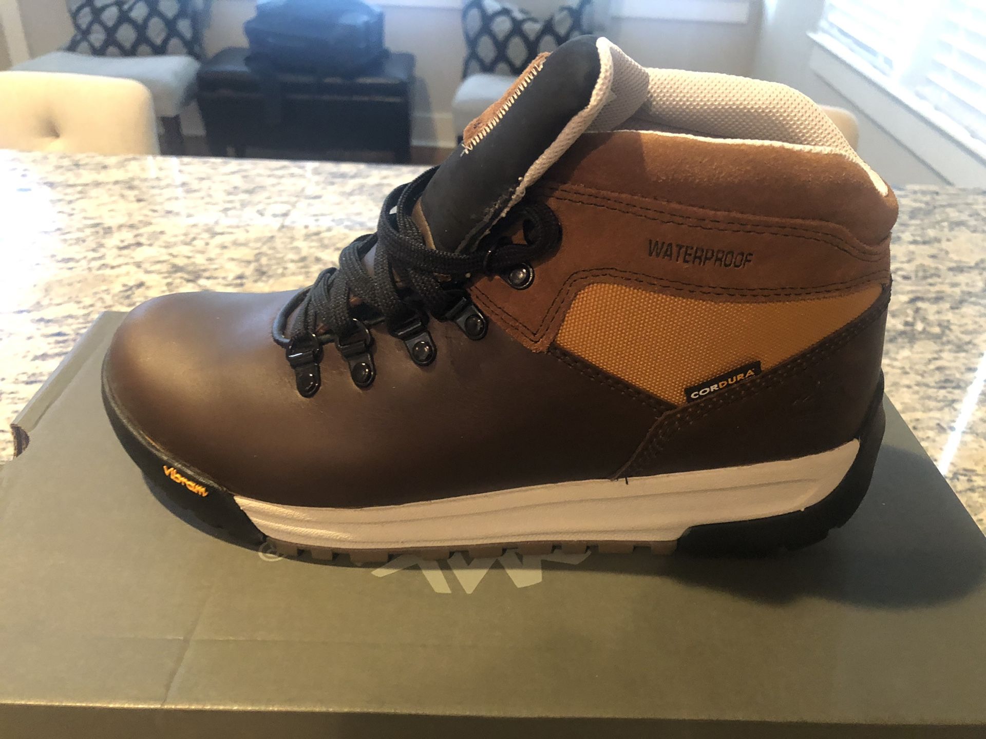 Timberland / J. Crew GT Scrambler Mid Hikers (Men’s Size 9)