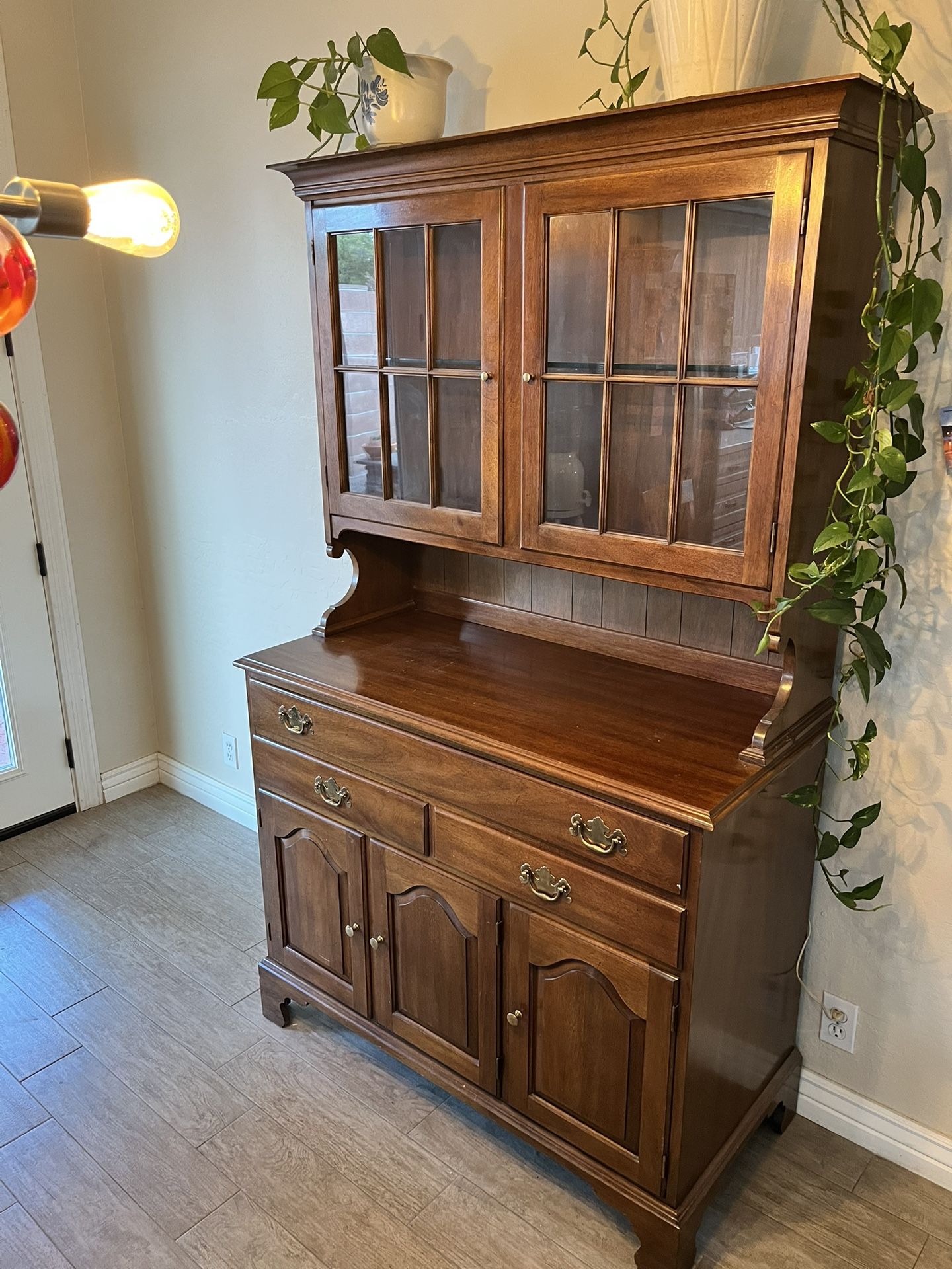 Colonial Style Sideboard And Hutch