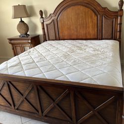 King Size Bedroom. Set ( Deliver Available) 