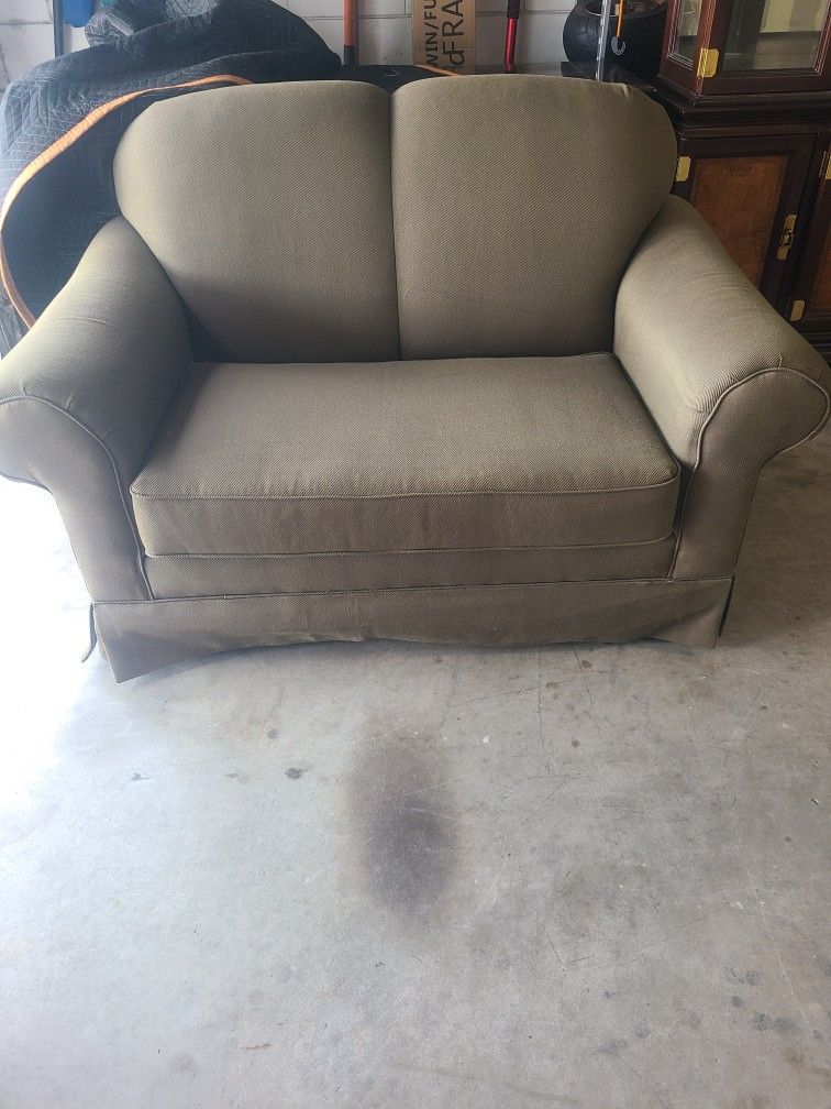 SELLING THIS BEAUTIFUL SOFA BED LOVE SEAT for Sale in Kissimmee, FL