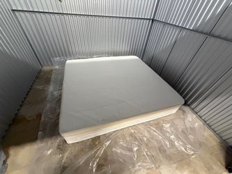 Awara Premier Luxury Hybrid King Mattress - Barely Used, Like New