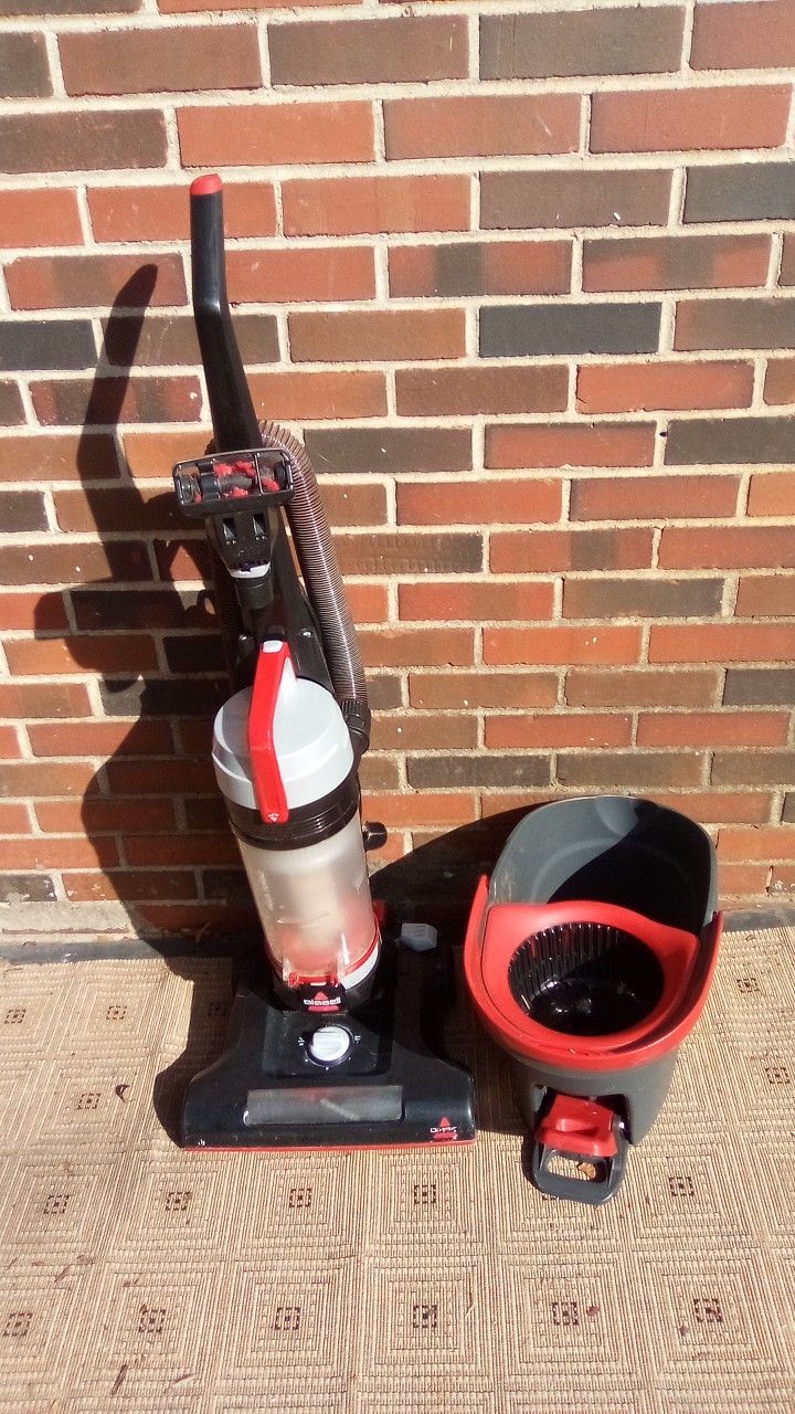 Bissell Bagless Vacuum+Bucket 