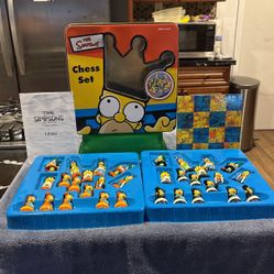 SimpSonS     Chess    Set.   in      Tin 