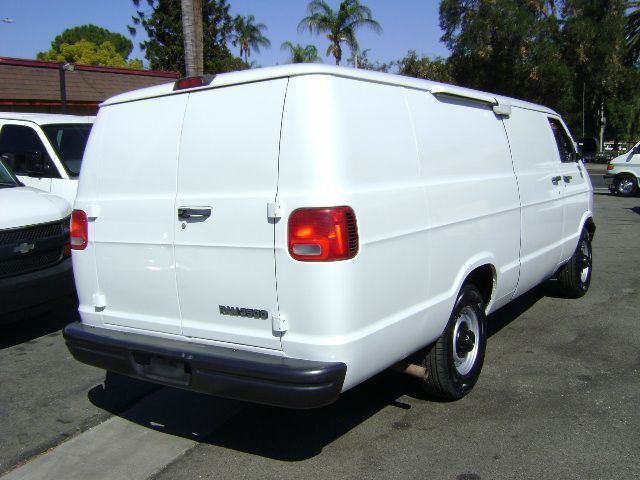 2001 Dodge Ram Van