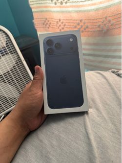 iPhone 17 pro max box