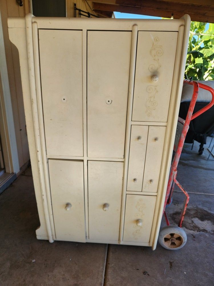 Used Dresser Color Off White
