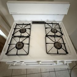 Frigidaire’s 1900 Vitange White Stove 