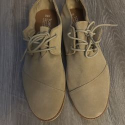 Tom’s mens henley size 8.5 (2)