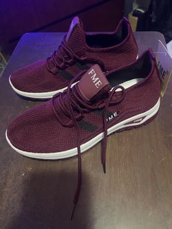 Woman Shoe size 7