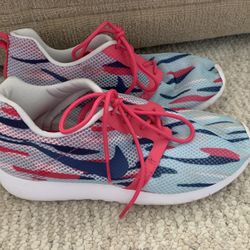 Nike Tennis Shoes Girls 5y 