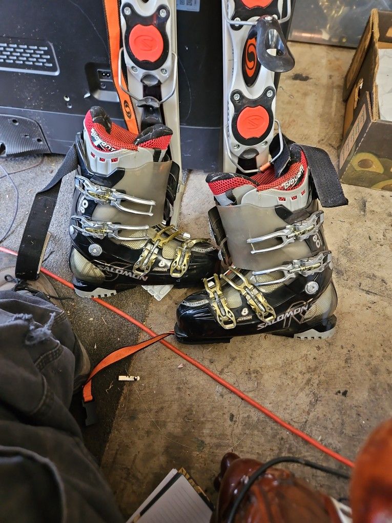 Salomon Snowblade Buzz Trick Skis and Mission 8 Boots