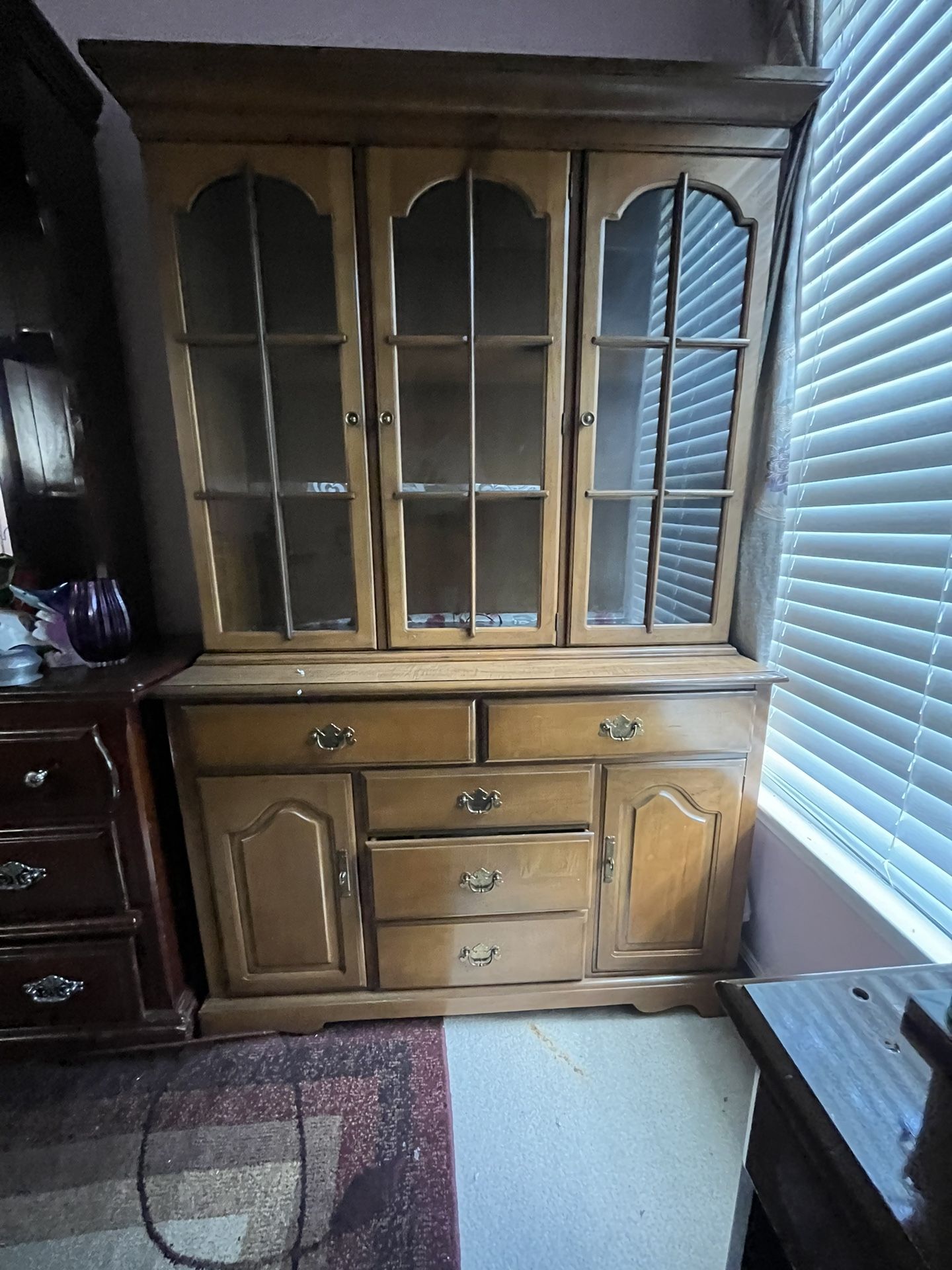 Showing Cabinet With Drawers ( Negotiatable)