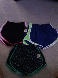 3 Nike shors
