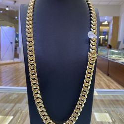 10k Miami Cuban Link Gold Chain 8.8mm 28 Inches