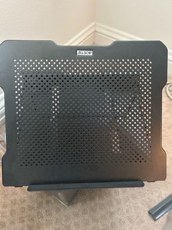 Adjustable laptop stand