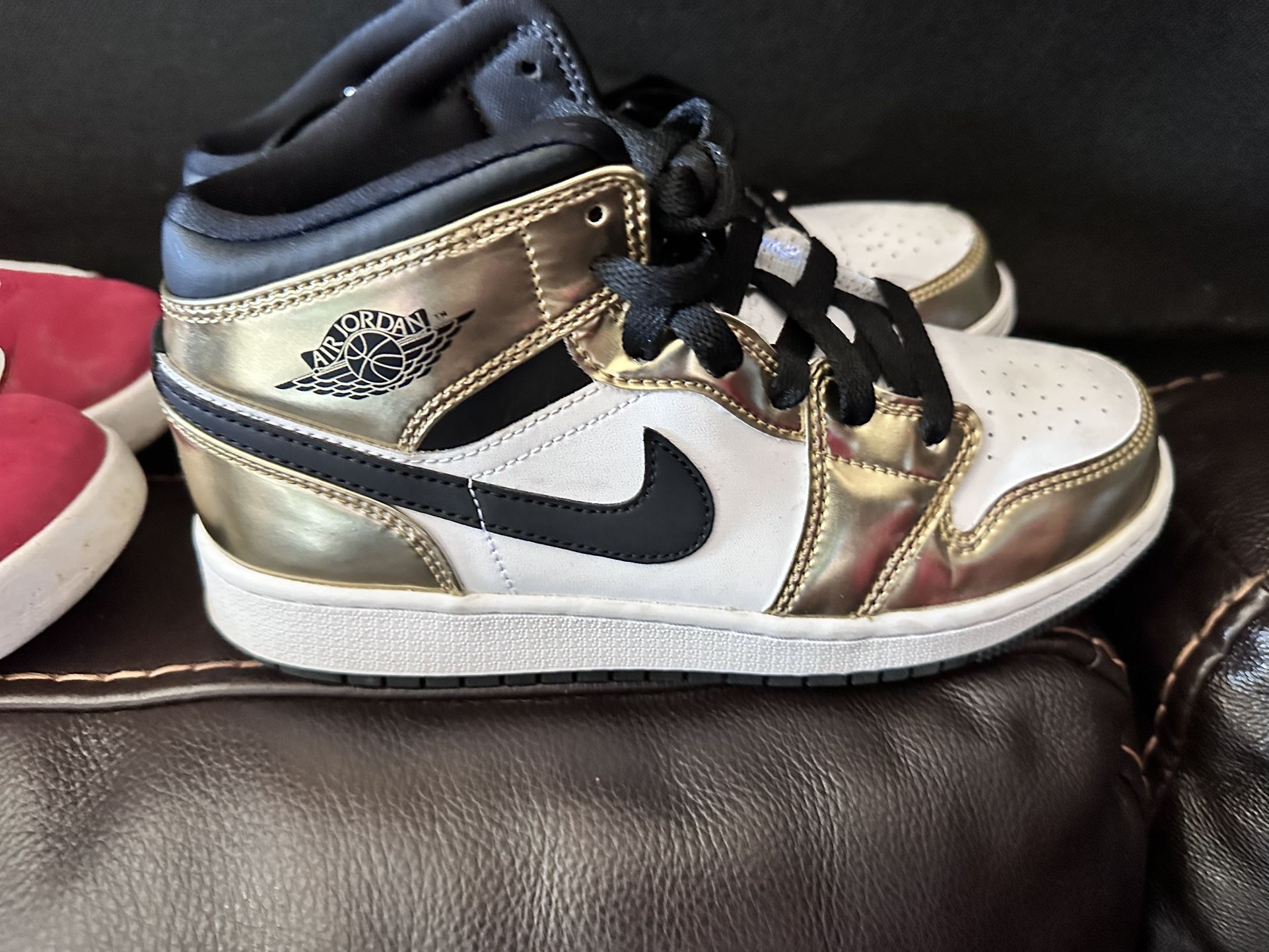 Nike Air Jordan Retro Mid SE GS Metallic Gold Black White DC1420