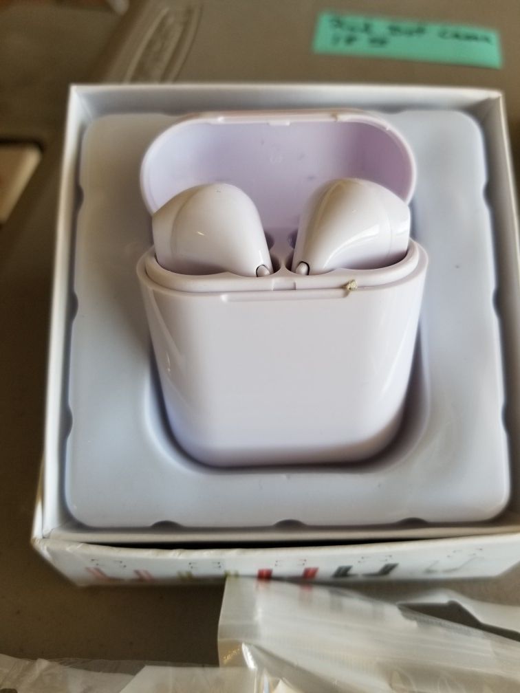 Wireless Earbuds with charging case NEW