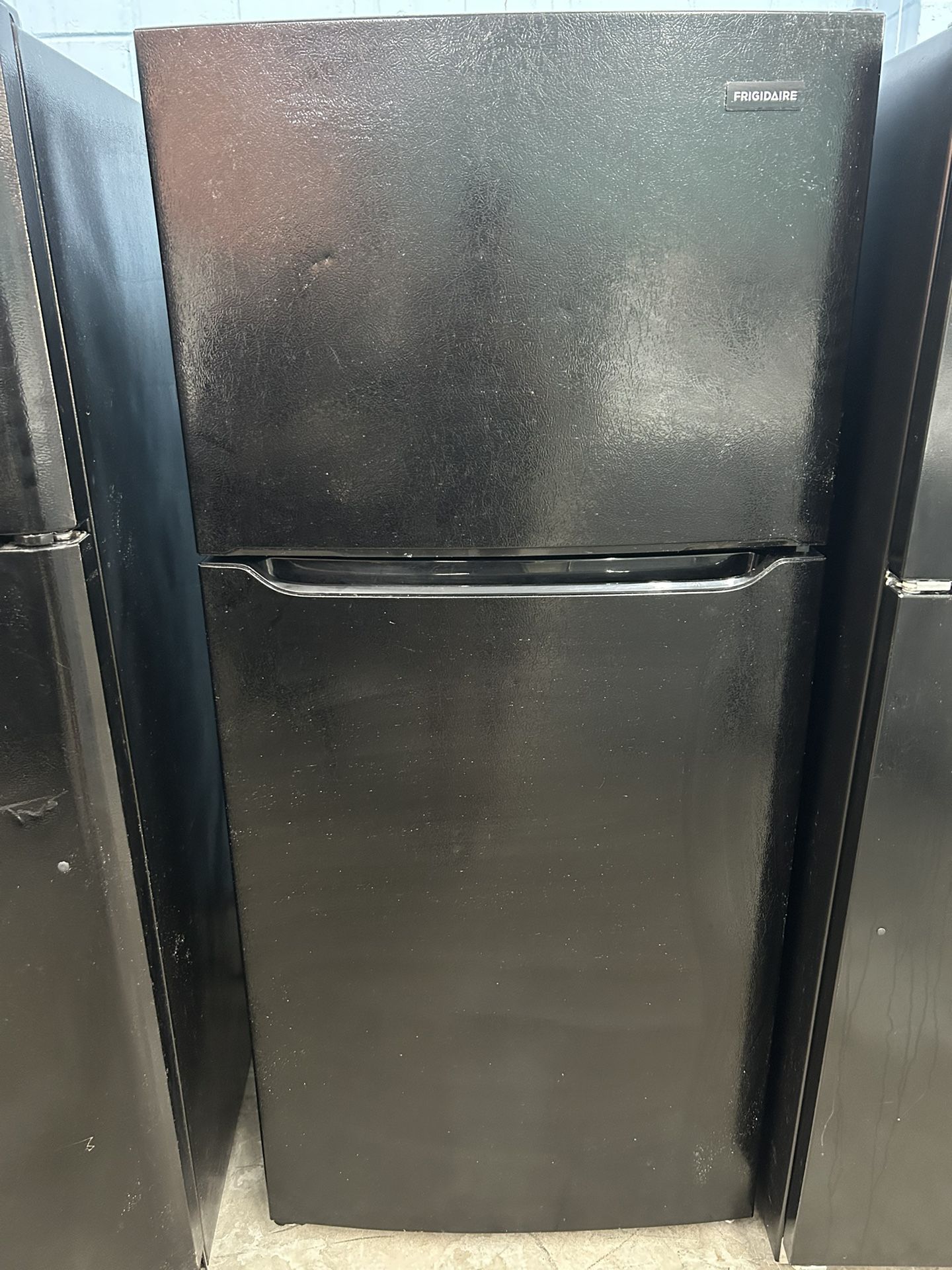 Like New Black 18 Cu Ft Refrigerator