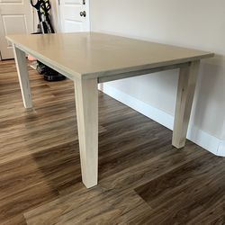 Solid wood dinning table