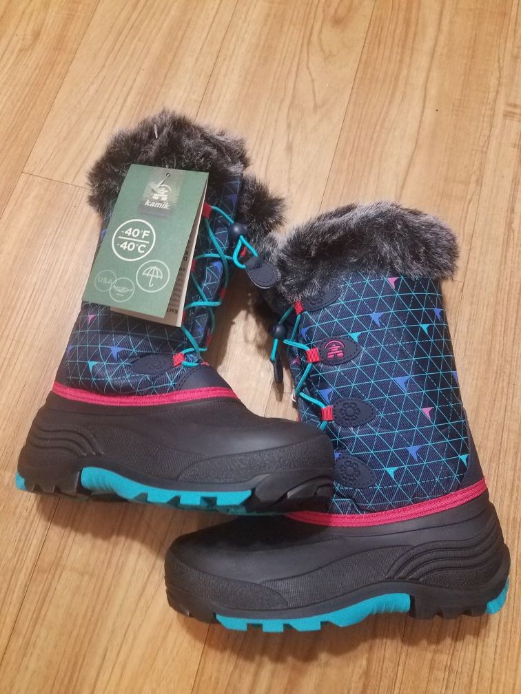 Kamik snow boots for girl size 5