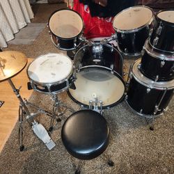 Fender Starcaster 7pc W/ Hi Hat