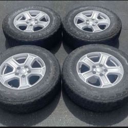 4 - 245/75r17 Jeep Wrangler Rim Wheels 5x5 5x127 W 70% Tire Treads!!!!!