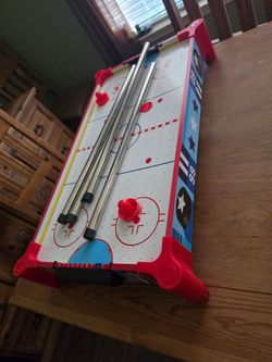 Air hockey table